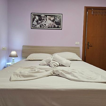 Bral Apartments 8 Two-Bedroom Beachfront Дуррес Экстерьер фото