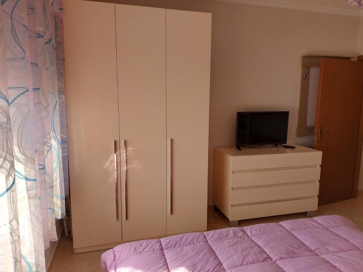 Bral Apartments 8 Two-Bedroom Beachfront Дуррес Экстерьер фото