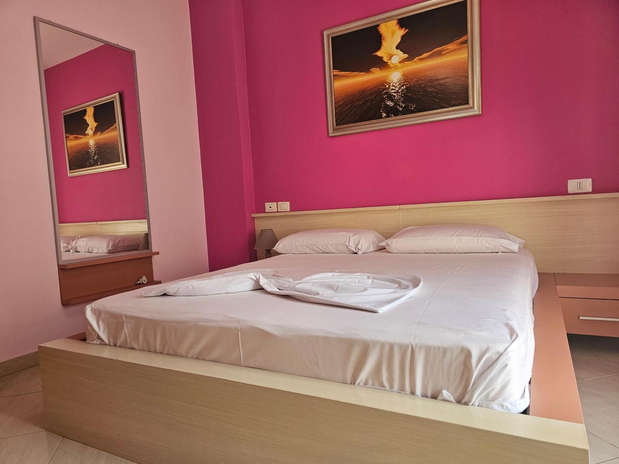 Bral Apartments 8 Two-Bedroom Beachfront Дуррес Экстерьер фото